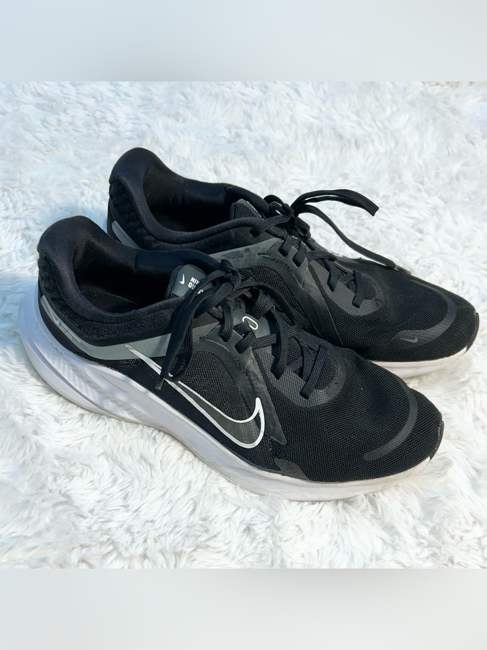 Nike Men’s Quest 5 Size 9 Sneakers Shoes Black White Lace Up Running DD0204-001